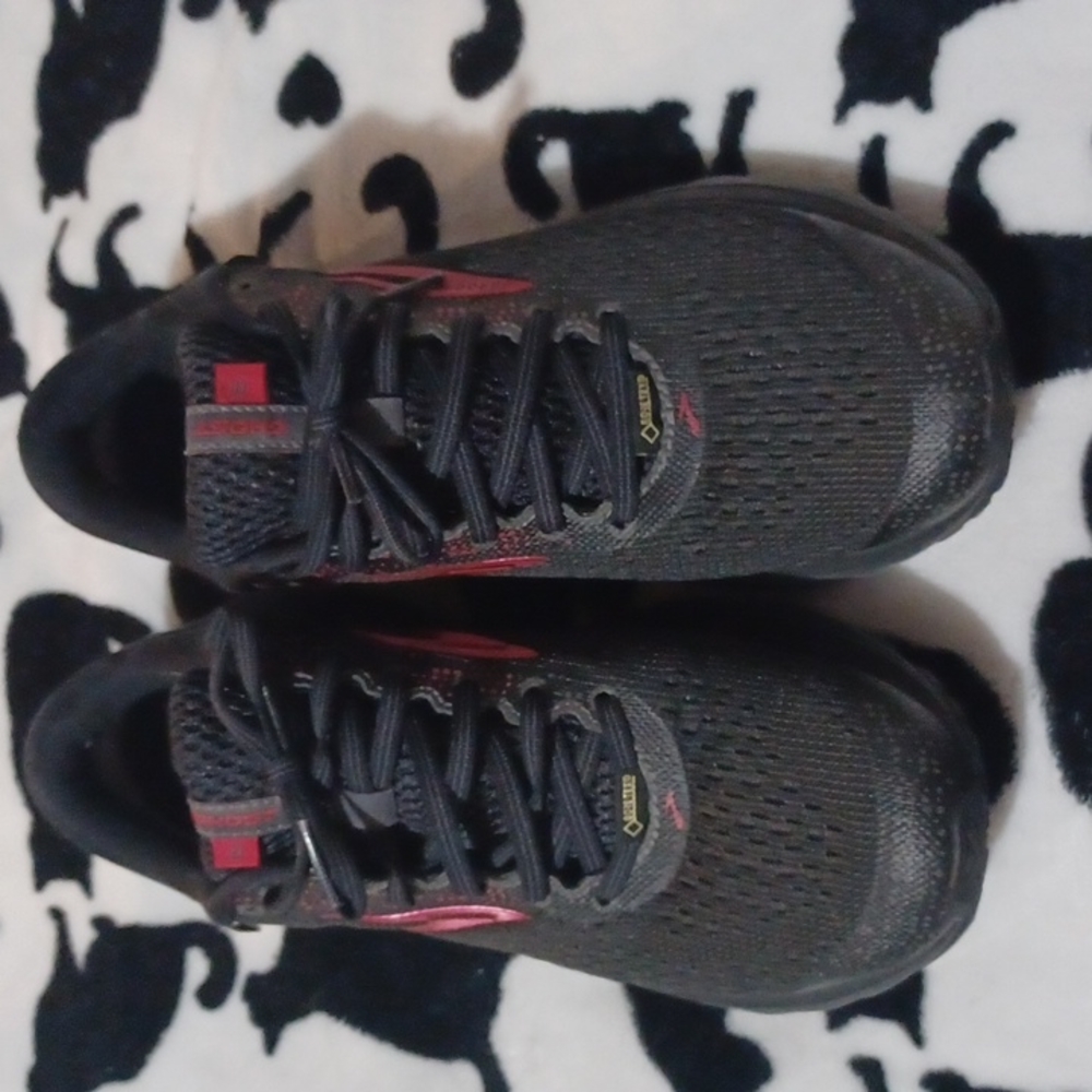 Women's Brooks running shoes